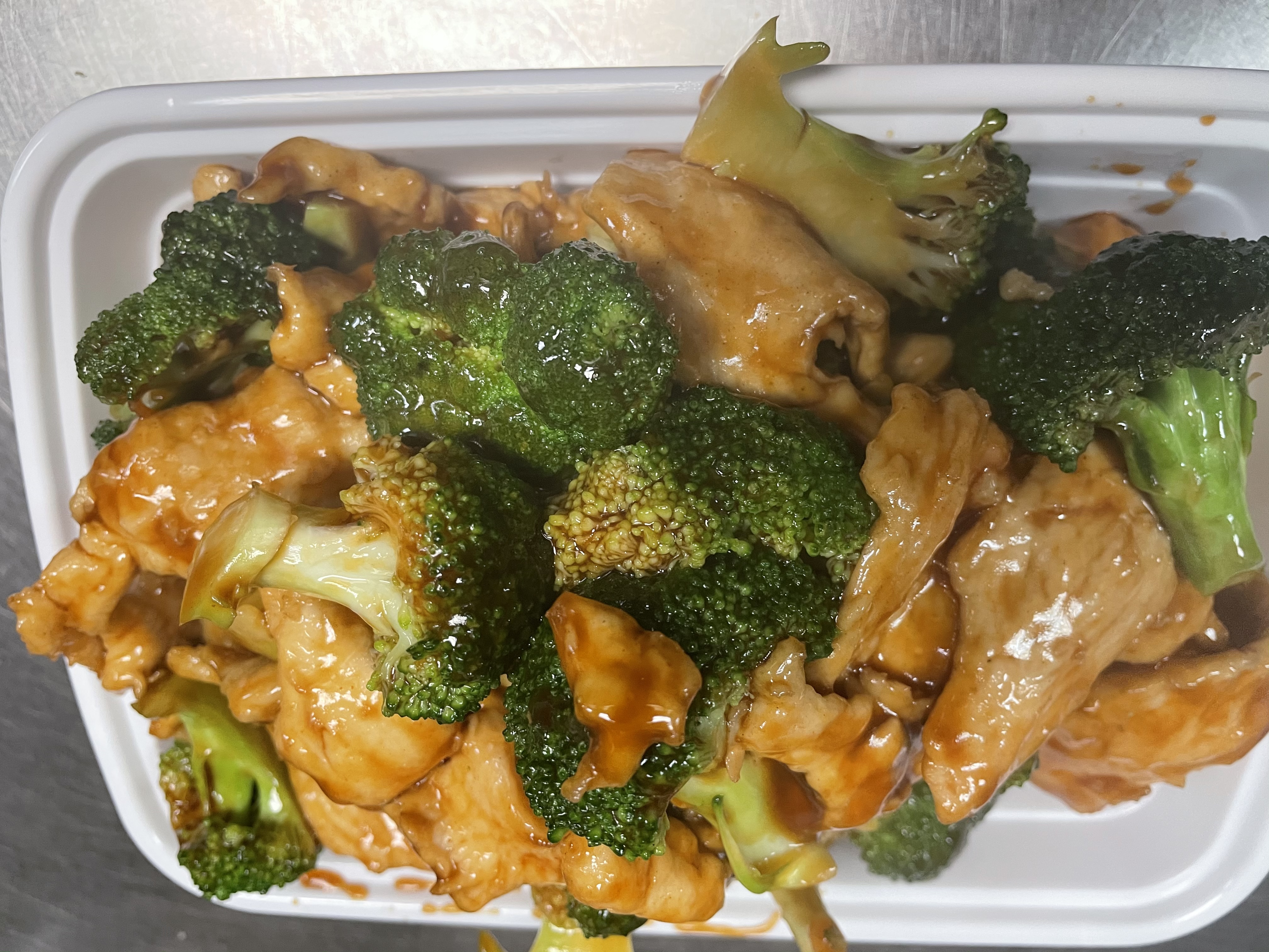 Order 72. Chicken with Broccoli food online from Hong Kong Kitchen store, Congers on bringmethat.com