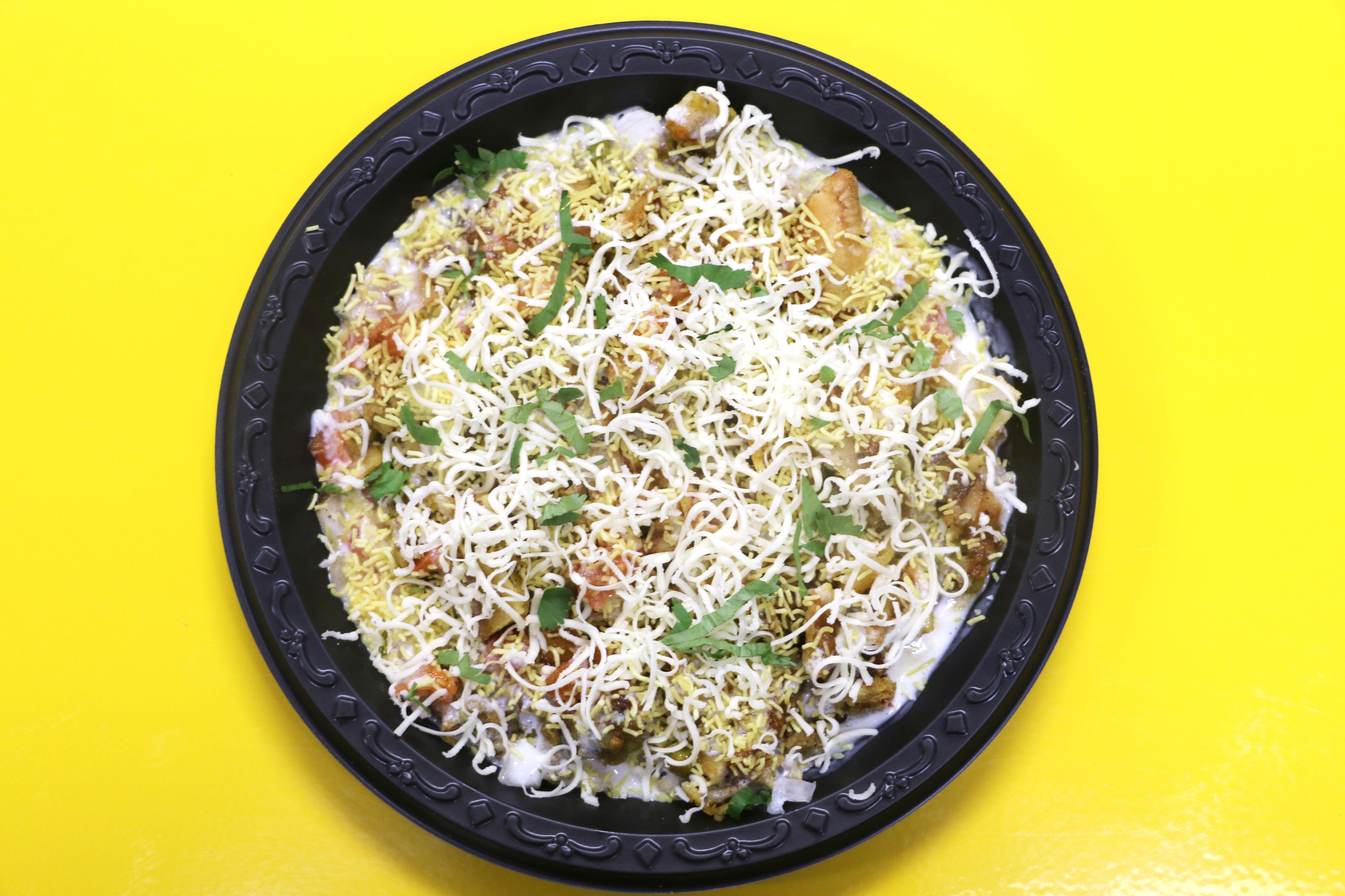 Order Cheese Samosa Chaat food online from Eggholic store, Schaumburg on bringmethat.com