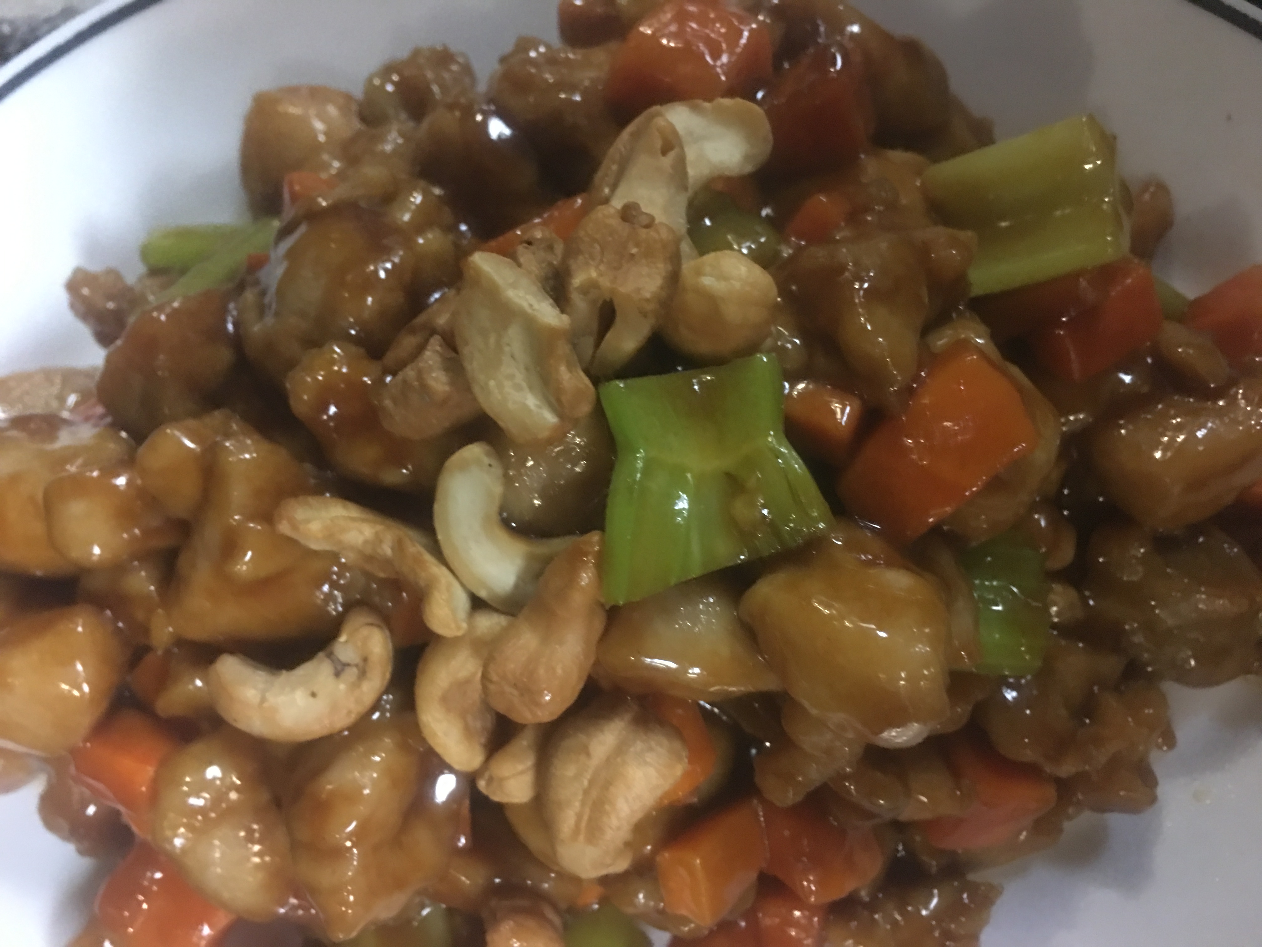 Order 95. Diced Chicken with Cashew Nuts food online from Happy Garden store, Williston Park on bringmethat.com