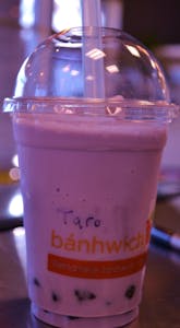 Order Strawberry Iced Bubble Tea food online from Banhwich Cafe store, Lincoln on bringmethat.com