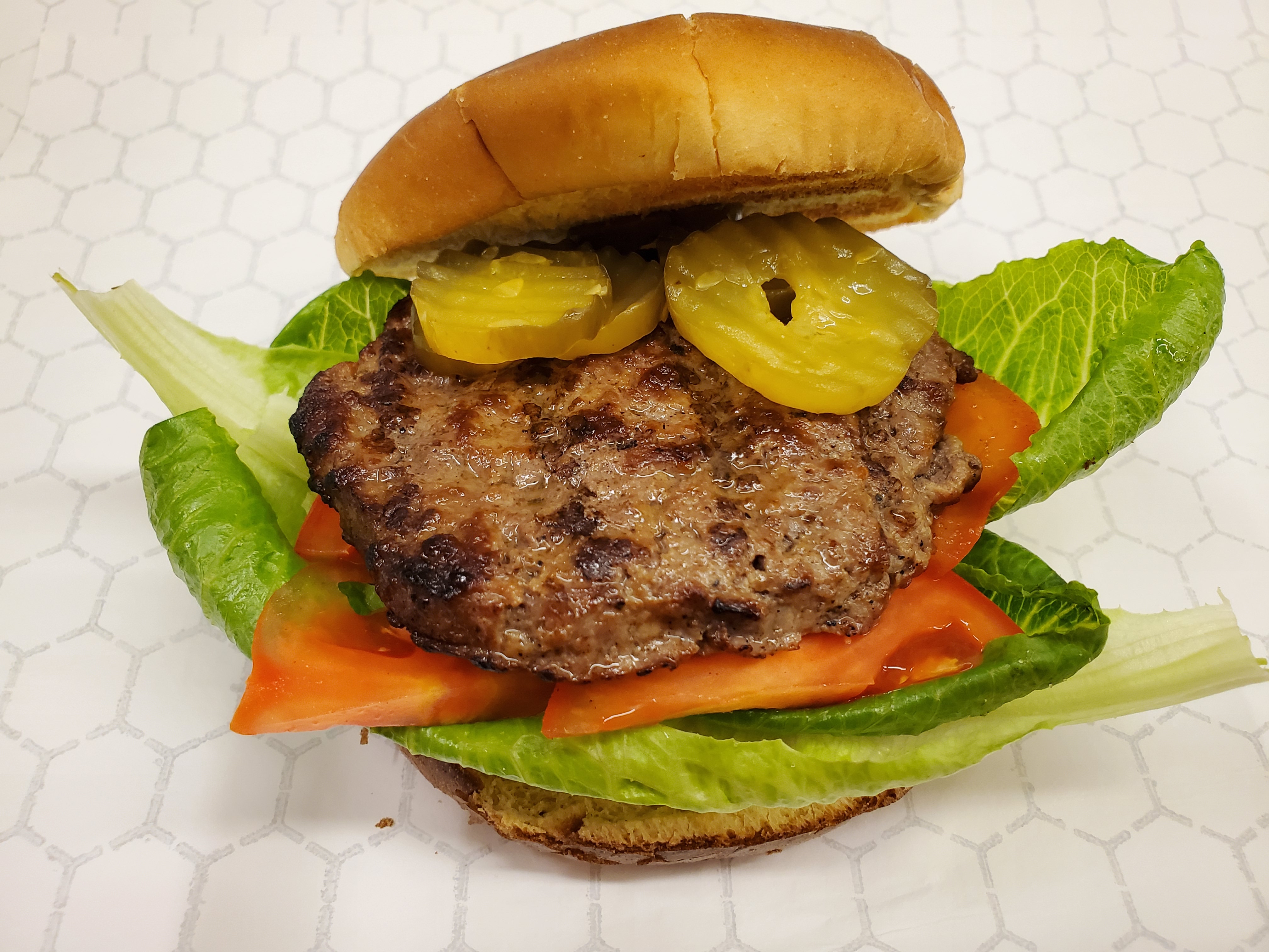 Order Classic Burger (Tender beef patty topped with fresh veggies lettuce, tomato, onion on a toasted bun.Tender beef patty topped with fresh veggies lettuce, tomato, onion on a toasted bun) food online from Wing Depot store, Phoenix on bringmethat.com