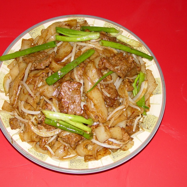 Order Large Beef Chow Fun House Special food online from Chop Suey Huang store, Chicago on bringmethat.com