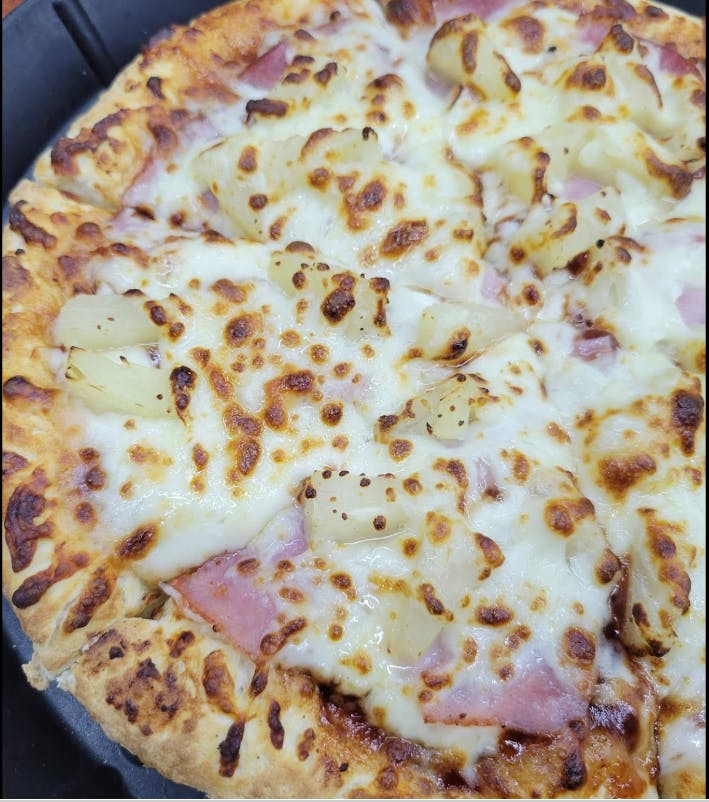 Order Hawaiian Pizza - Small 9" (6 Slices) food online from Papa Place store, Churubusco on bringmethat.com
