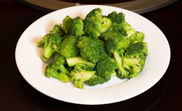 Order 24. Steamed Broccoli 復 白灼西兰花 food online from China town Restaurant store, Anchorage on bringmethat.com