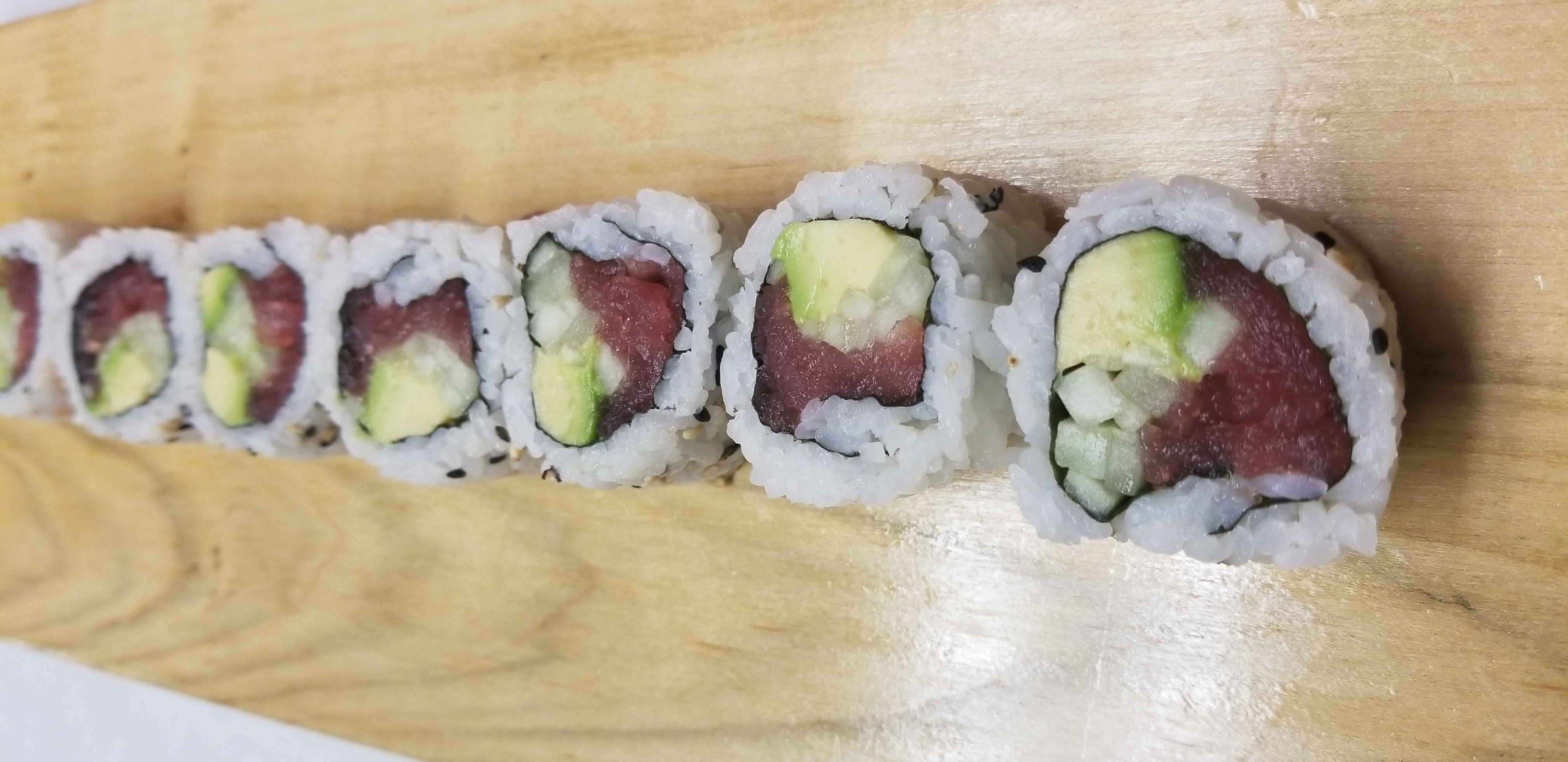 Order Tuna and Avocado Roll food online from Agami Contemporary Sushi store, Chicago on bringmethat.com