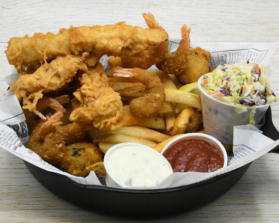 Order Forrest's Seafood Feast food online from Bubba Gump Shrimp Co. store, Universal City on bringmethat.com