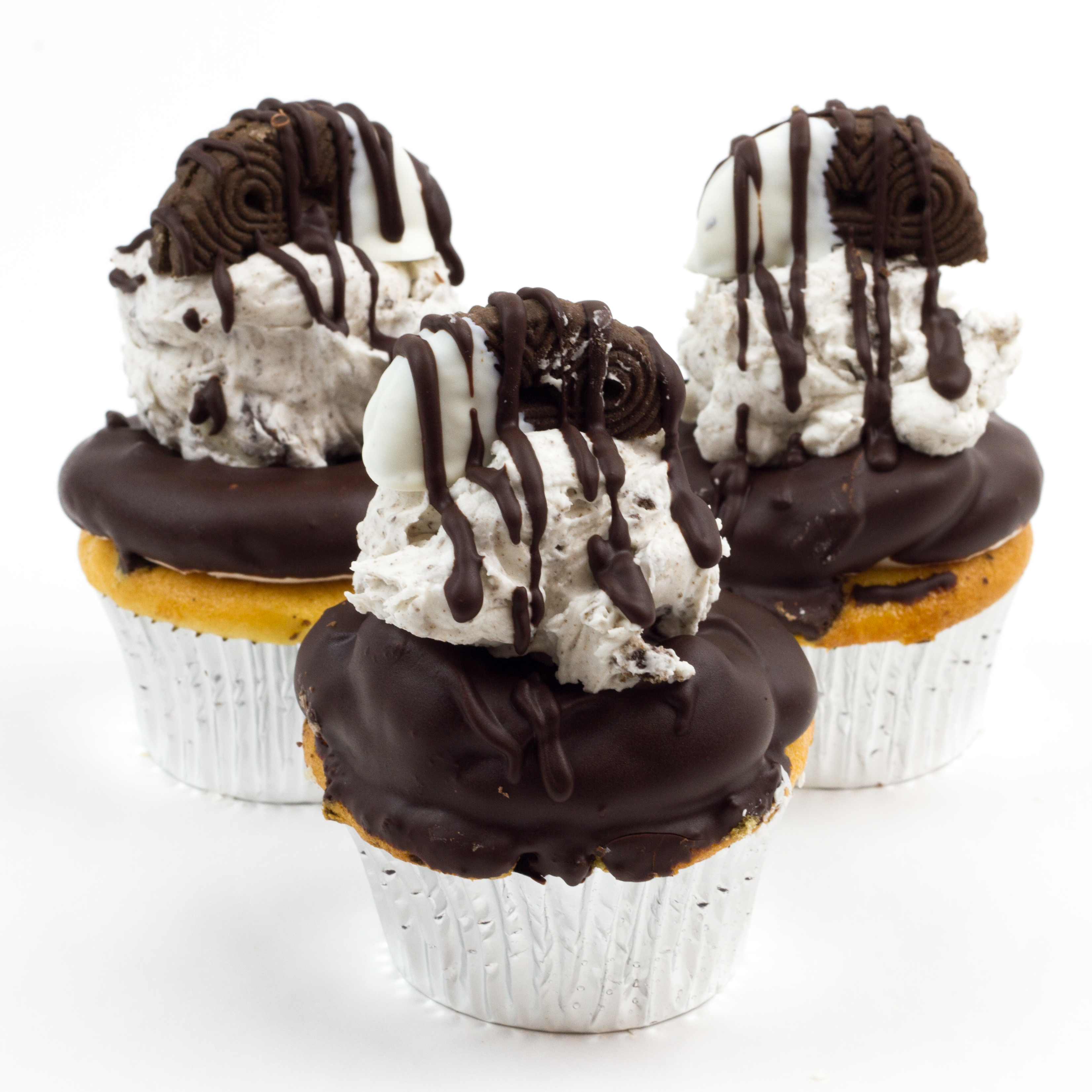 Order Cookies and Cream Blast Cupcake food online from Cinderella Cakes store, Laguna Niguel on bringmethat.com