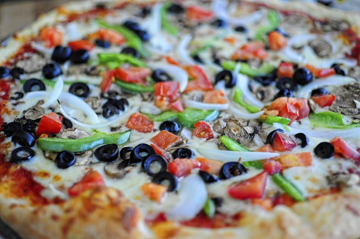 Order Vegetable Pizza food online from Pizza World store, Los Angeles on bringmethat.com