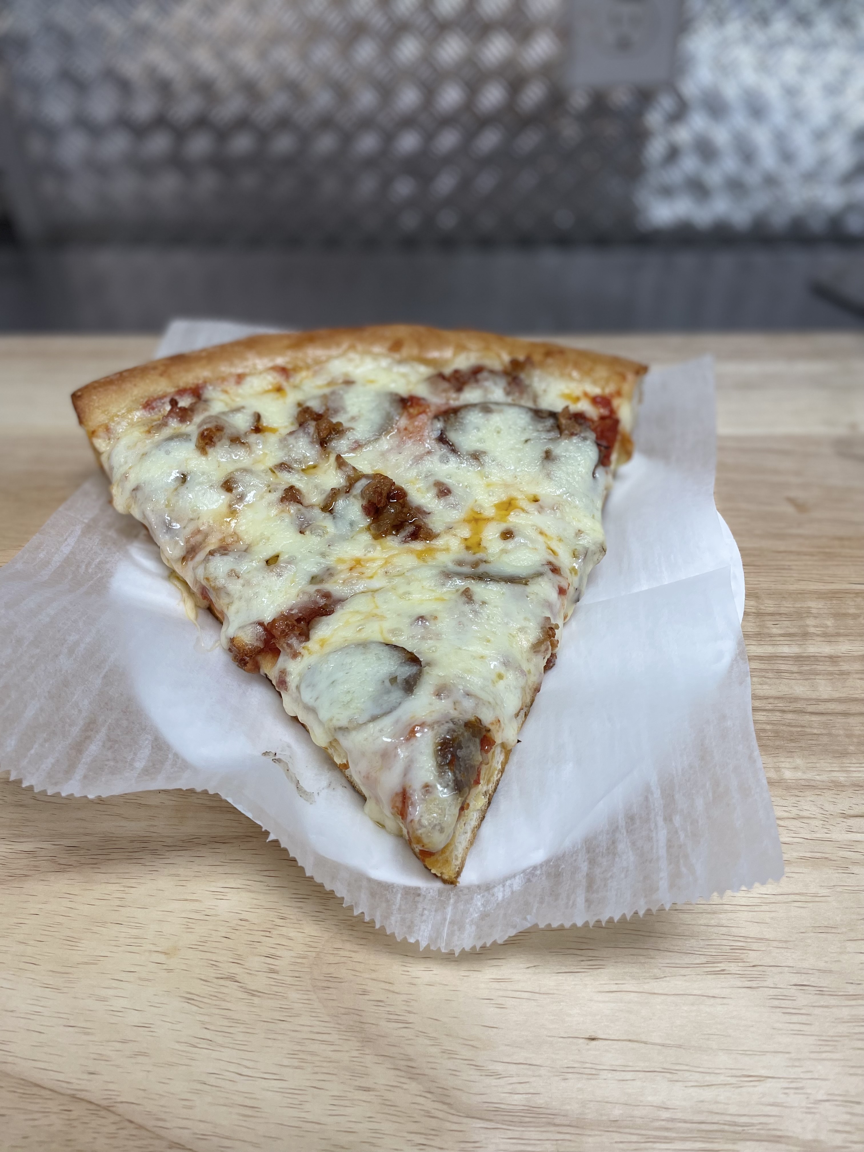 Order Meat Lover Slice (Deep Dish) food online from La Pizzeria Del Sabor store, Yonkers on bringmethat.com
