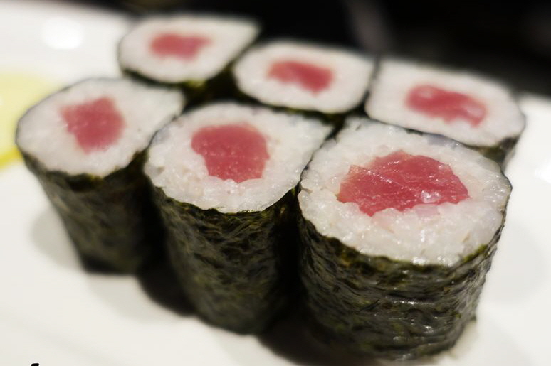 Order Tuna Roll  food online from Hikari Sushi & Grill store, Frisco on bringmethat.com