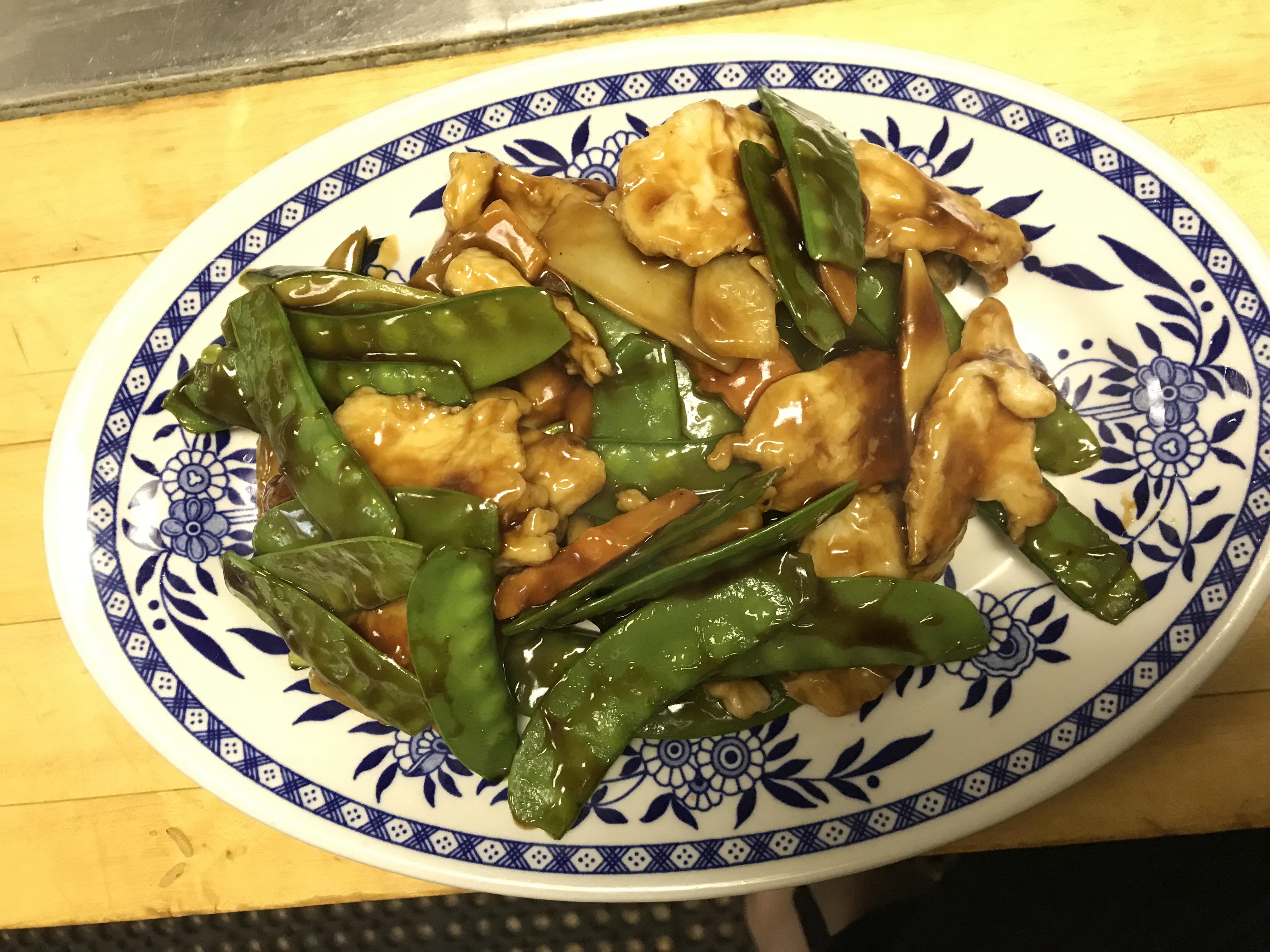 Order 21. Chicken with Snow Pea Pods food online from Sun Luck Garden store, Cleveland on bringmethat.com