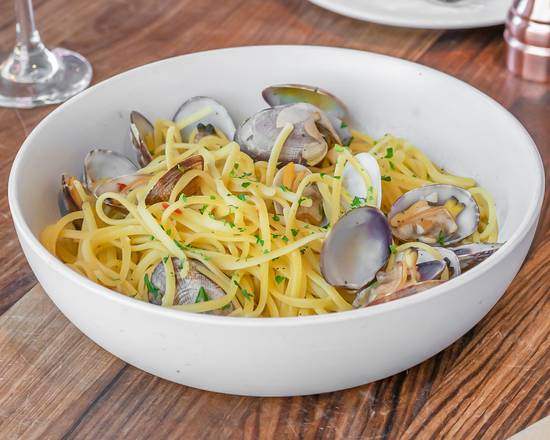 Order Linguine Alle Vongole Pasta food online from California Fish Market store, San Francisco on bringmethat.com