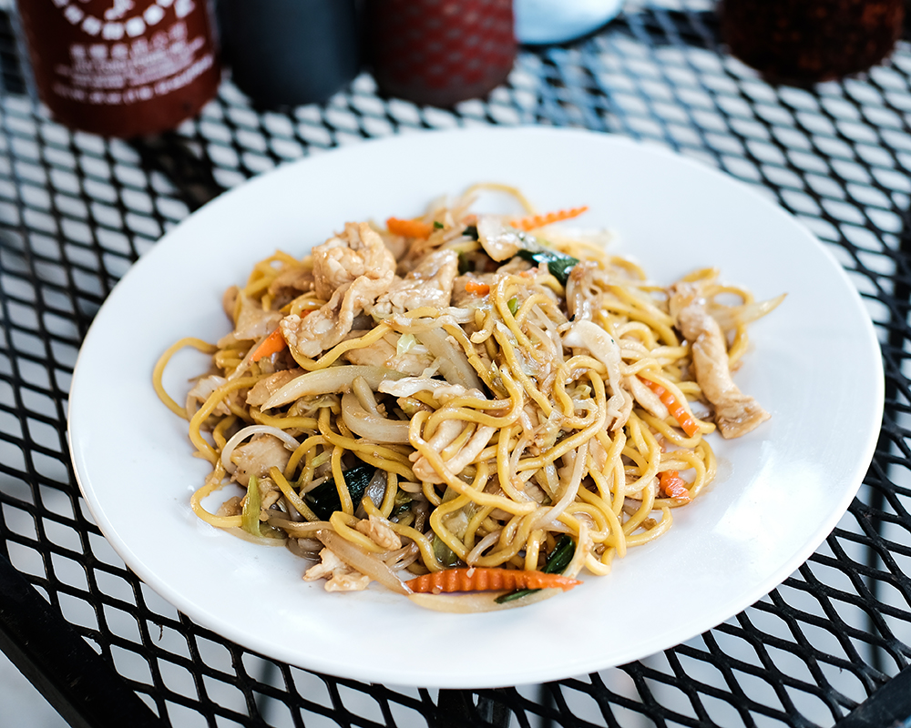Order 49. Chow Mein - Chicken food online from Pho King 4 store, Davis on bringmethat.com