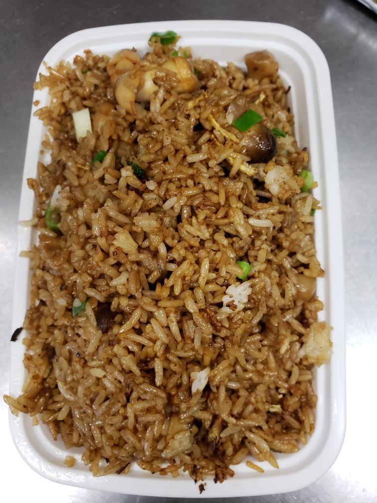 Order 113. Mushroom Fried Rice food online from King Wok Gourmet Asian store, Chicago on bringmethat.com
