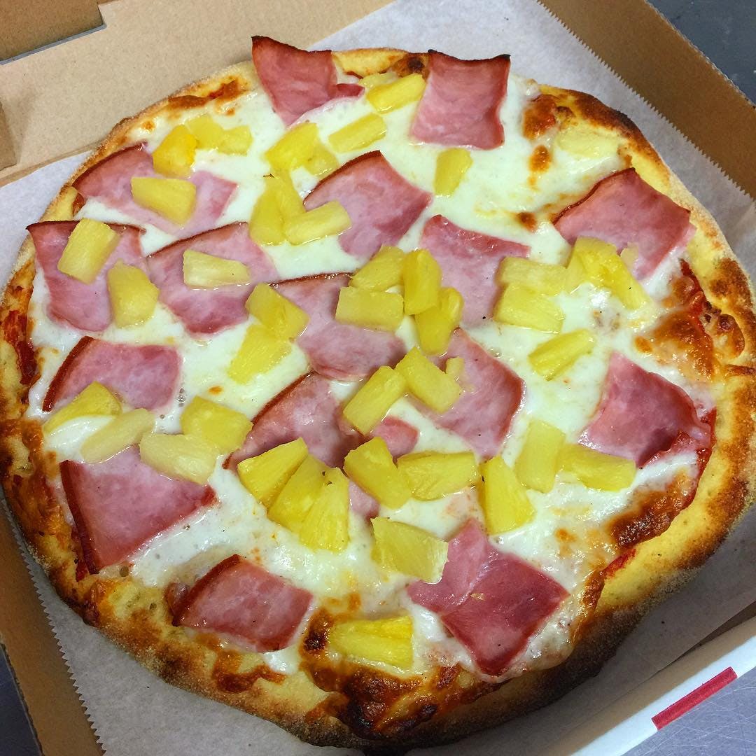 Order 2. Hawaiian Pizza - Small 10'' (6 Slices) food online from Verdugo Pizza store, Glendale on bringmethat.com