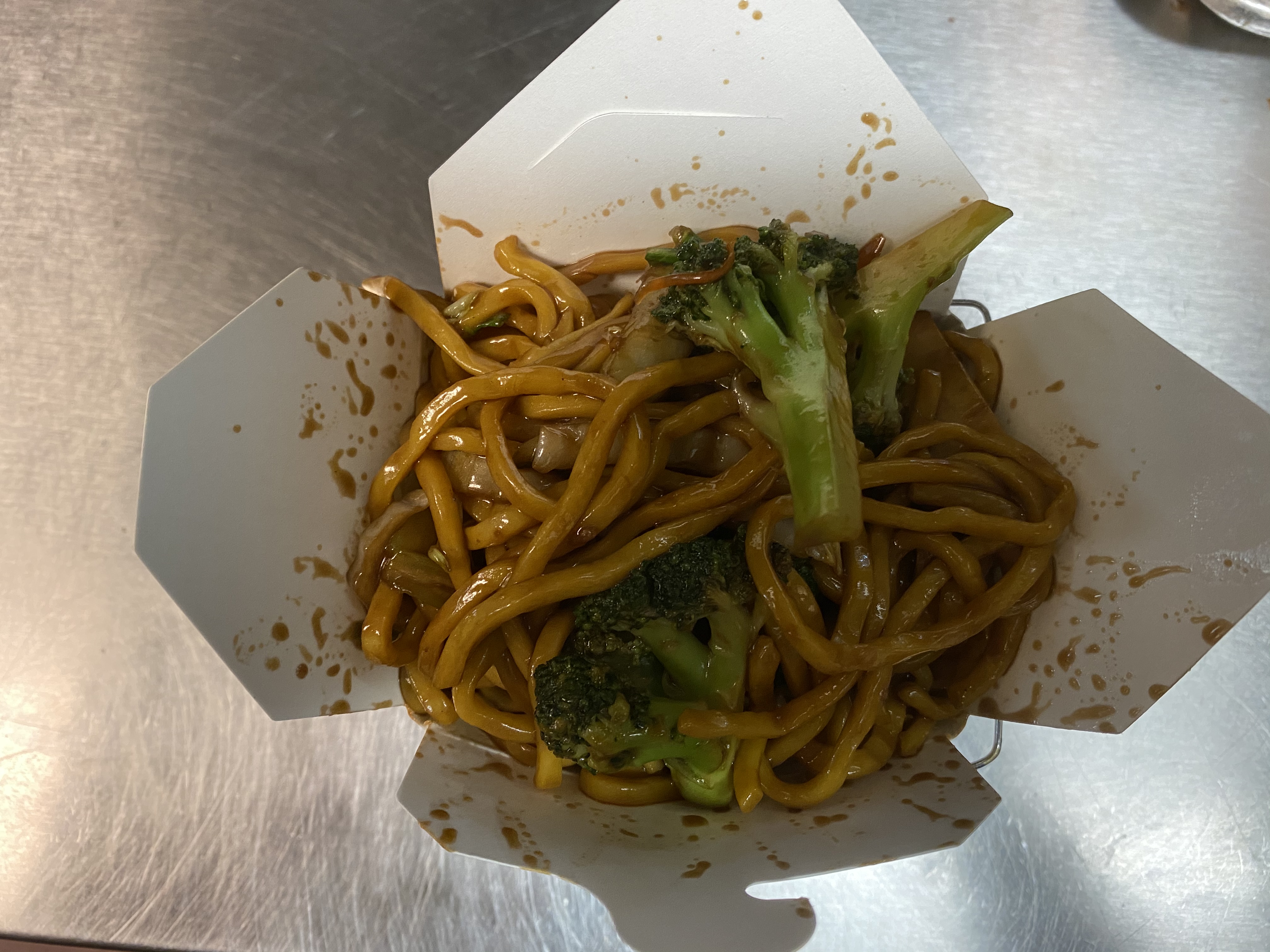 Order 42. Vegetable Lo Mein food online from Lucky Star - Market St. store, Wilmington on bringmethat.com