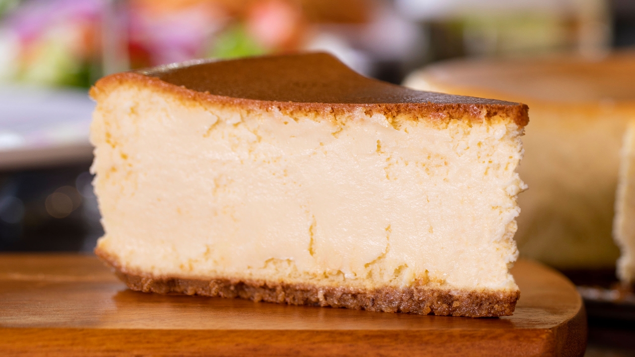 Order Vanilla Bean Cheesecake food online from Casa Grande store, South Point on bringmethat.com