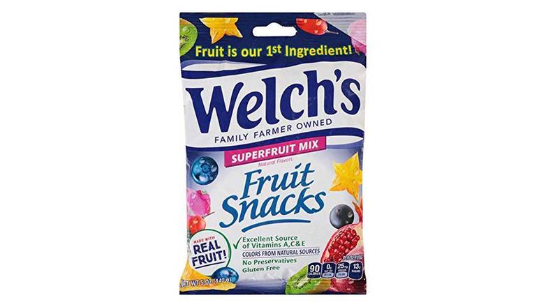 Order Welch'S Fruit Snacks Superfruit Mix food online from Route 7 Food Mart store, Norwalk on bringmethat.com