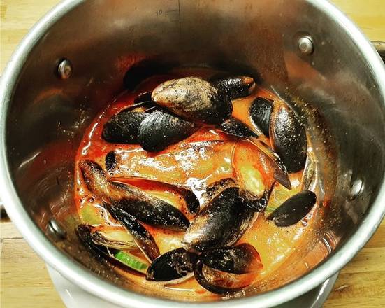 Order Bloody Mary Mussels food online from Vivio store, Warren on bringmethat.com