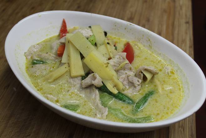 Order Green curry food online from Amazing Thai store, Jacksonville on bringmethat.com