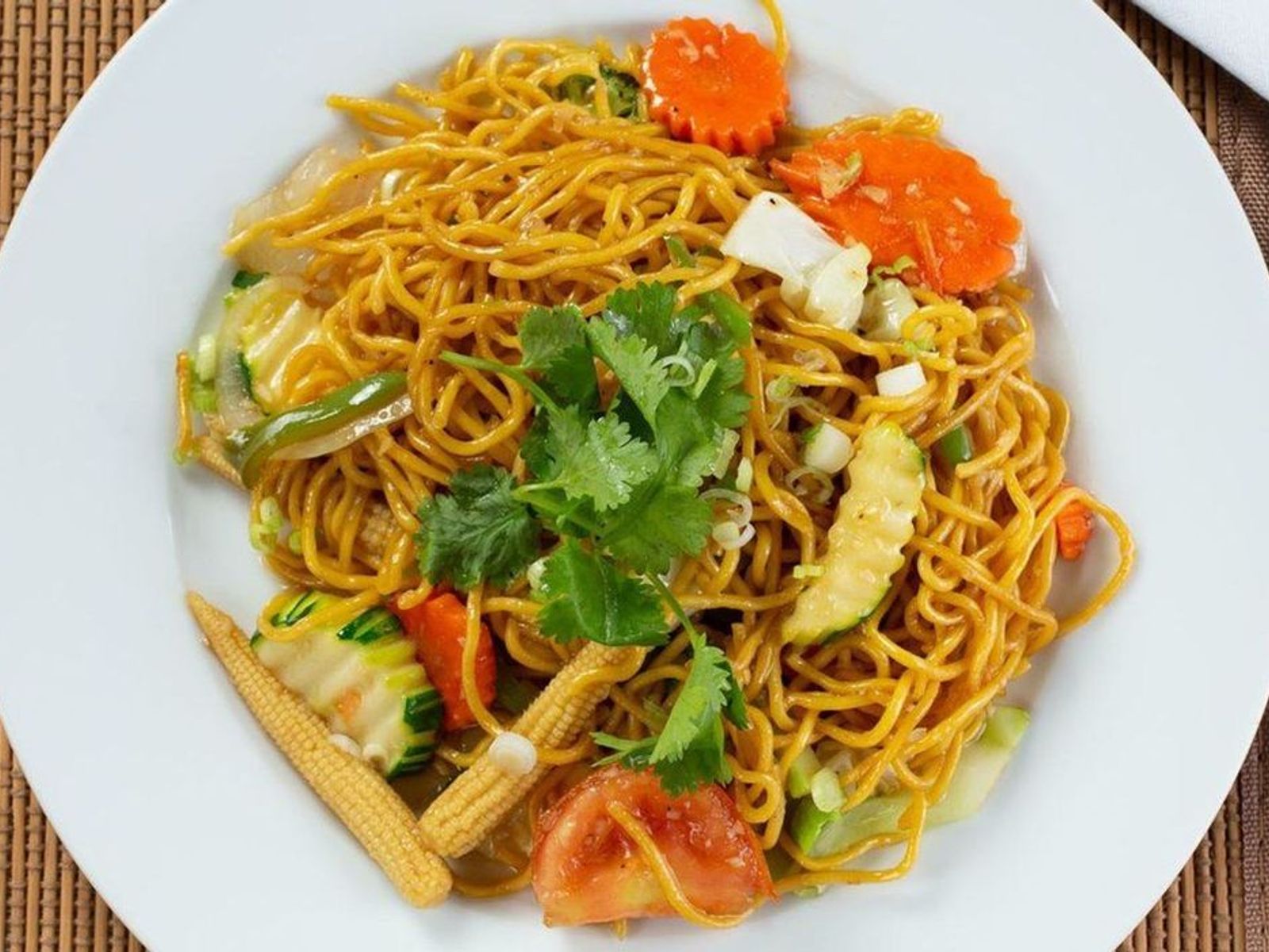 Order N5 Ba Mee Hoeng (Chow Mein) food online from California Chopsticks store, Chino on bringmethat.com