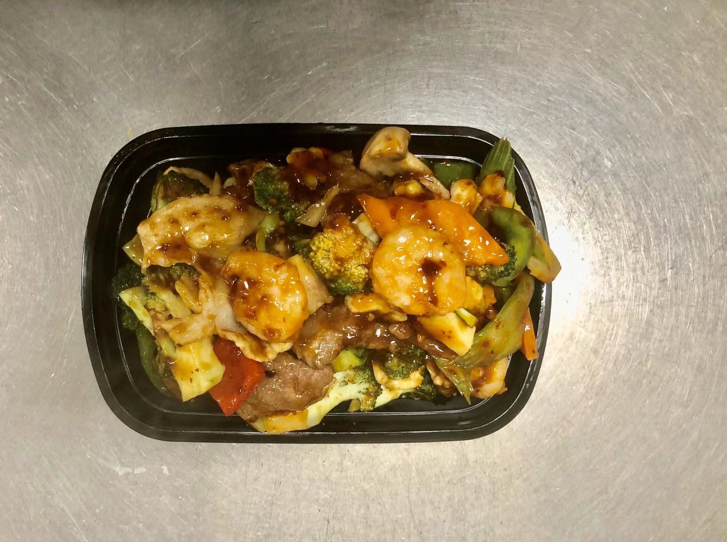 Order 68. Large Hunan Triple Delight food online from China Spring store, Glen Burnie on bringmethat.com