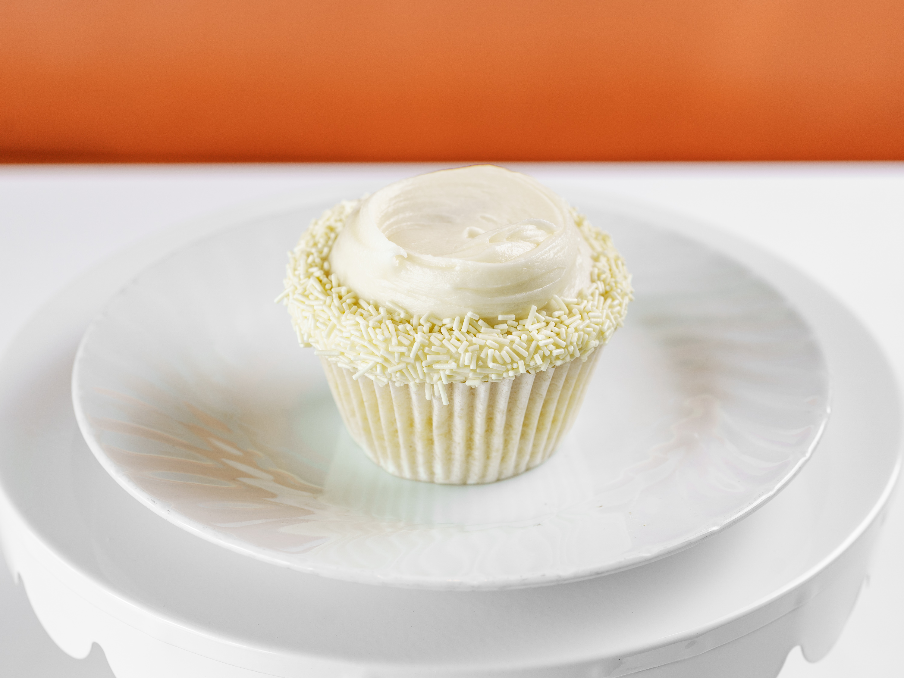 Order Royal White / Vanilla Buttercream Cupcake food online from Frosted Cupcakery store, Long Beach on bringmethat.com