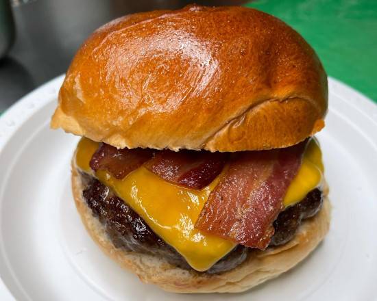Order Bacon Cheeseburger food online from Burgers N' Shakes store, New York on bringmethat.com