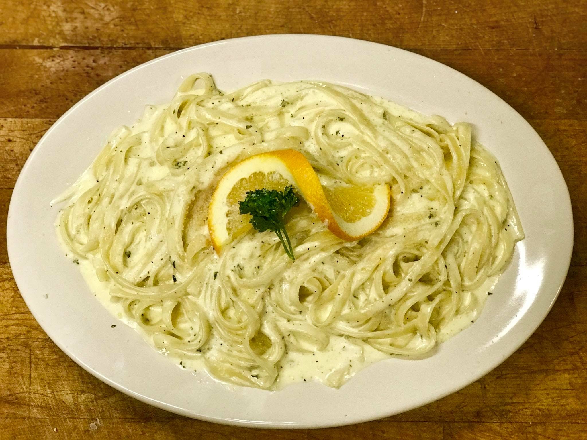 Order Fettuccine Alfredo - Entree food online from Tani Pizza store, Butler on bringmethat.com