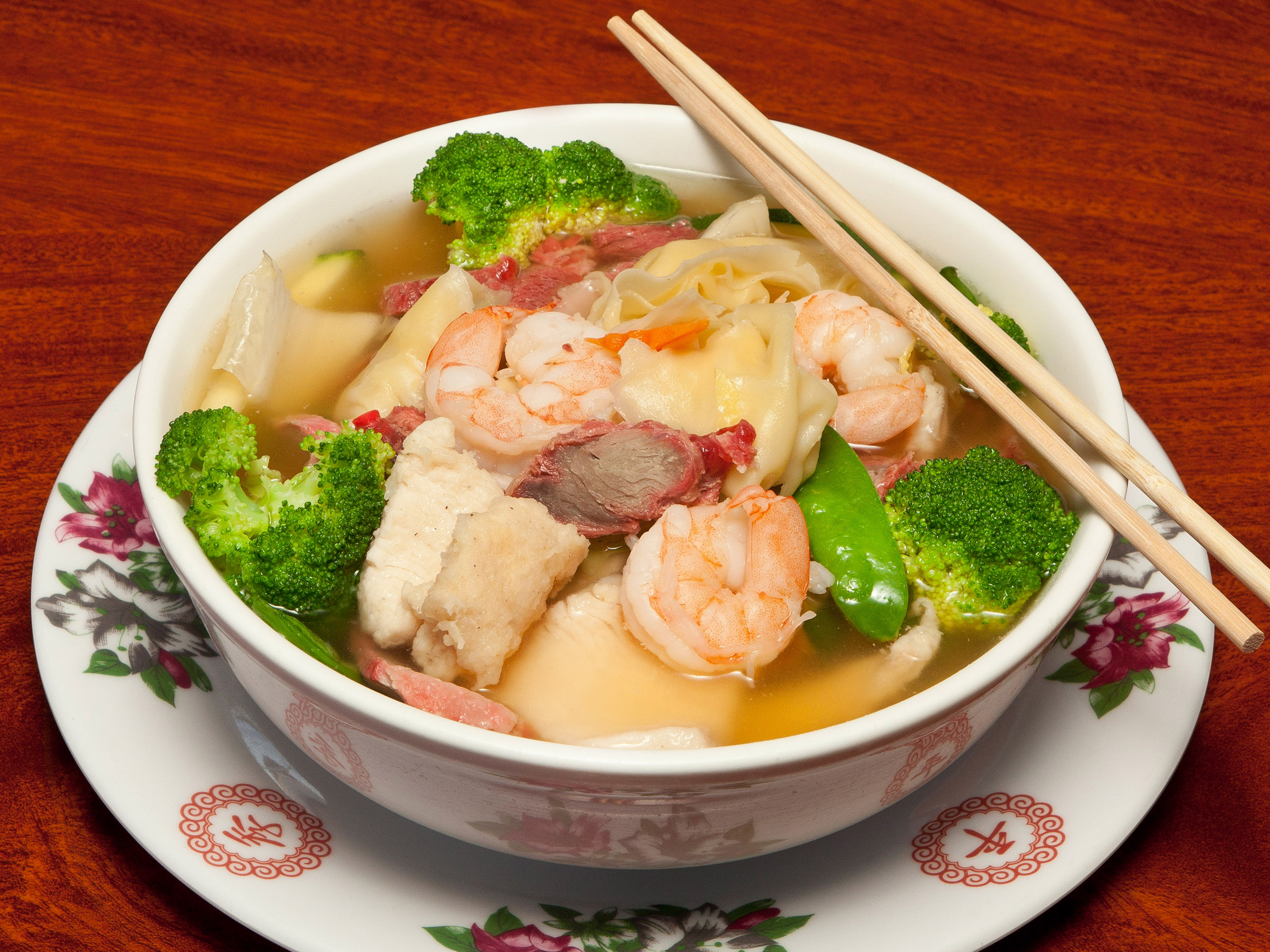 Order War Wonton Soup food online from Gourmet Wok Chinese Food store, Las Vegas on bringmethat.com