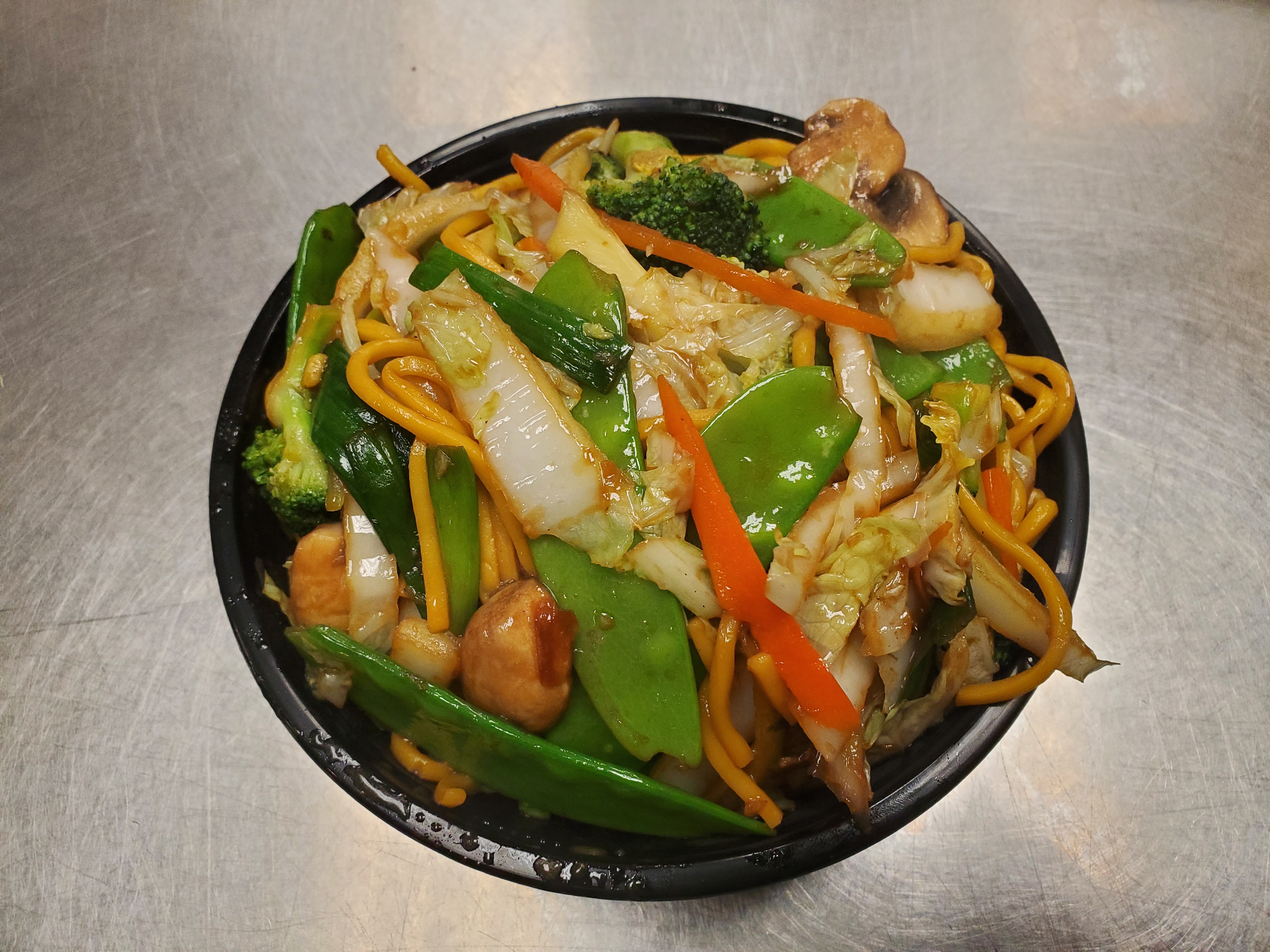 Order 34. Vegetable Lo Mein food online from Great Wall Chinese Restaurant store, Frederick on bringmethat.com