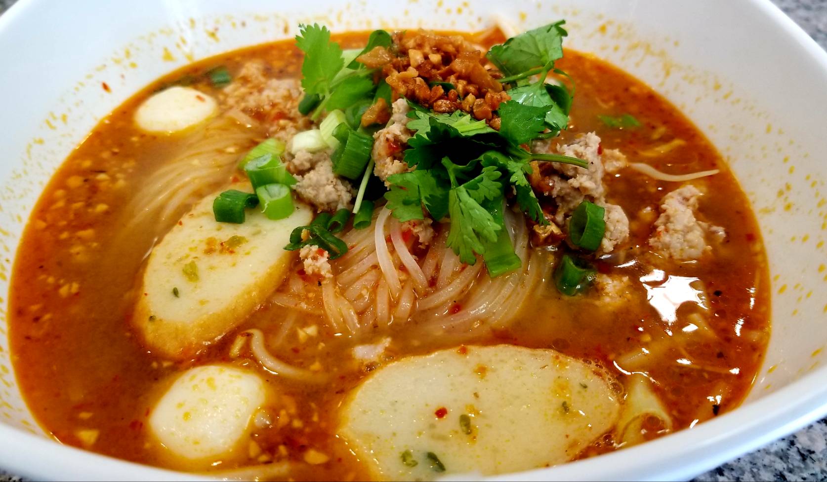 Order 51. Spicy Noodle Soup food online from Sizzling Wok store, Long Beach on bringmethat.com