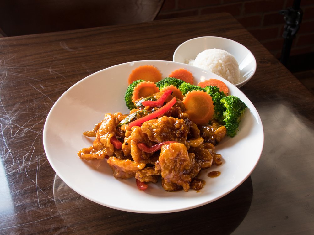 Order E 21. Crispy Kapow Chicken food online from Thai Heaven Restaurant store, Catonsville on bringmethat.com