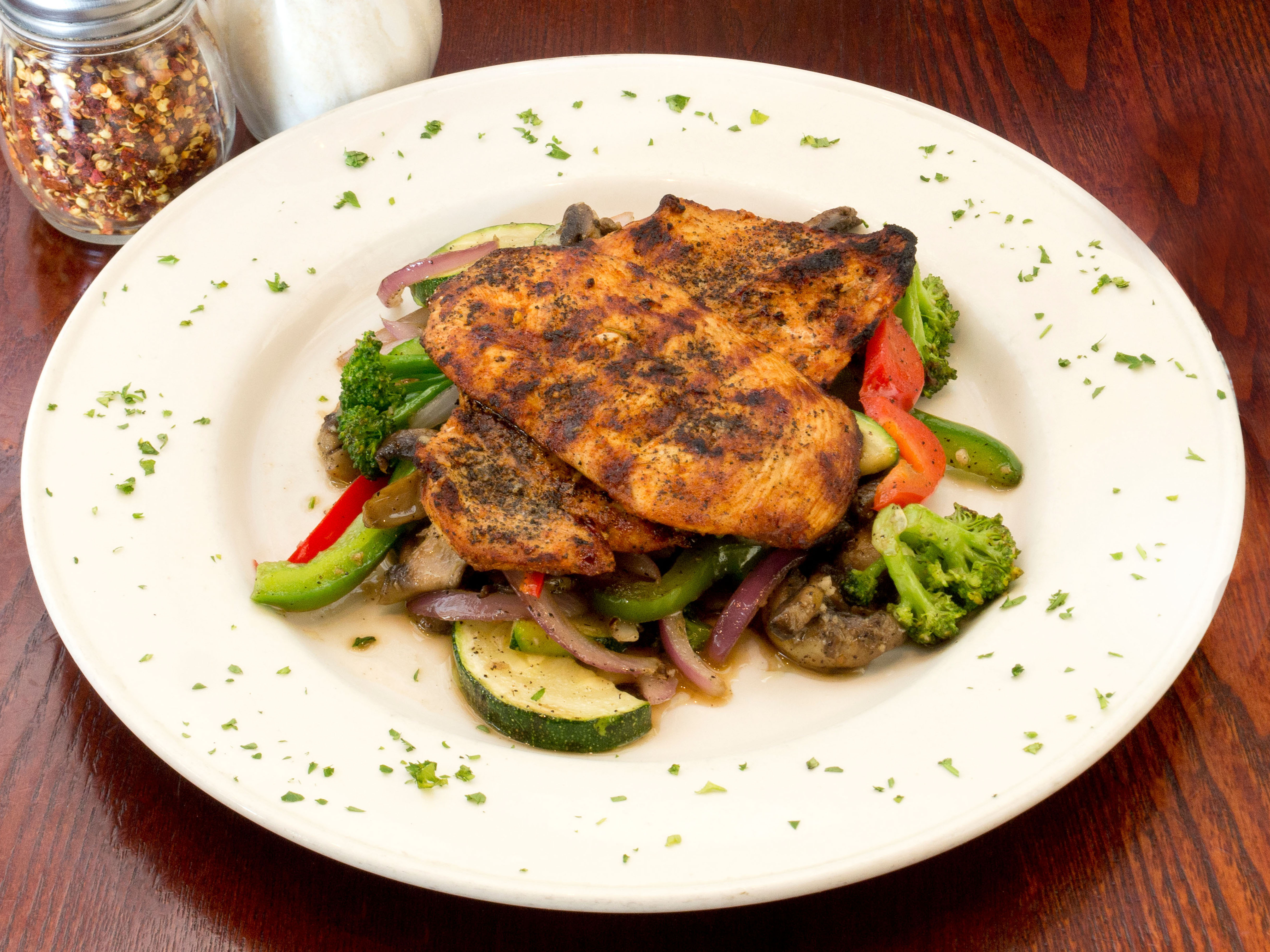 Order Grilled Chicken food online from Romas Italian Bistro store, Grand Prairie on bringmethat.com
