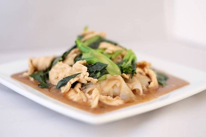 Order Rad Nah food online from Noodle World store, San Marino on bringmethat.com