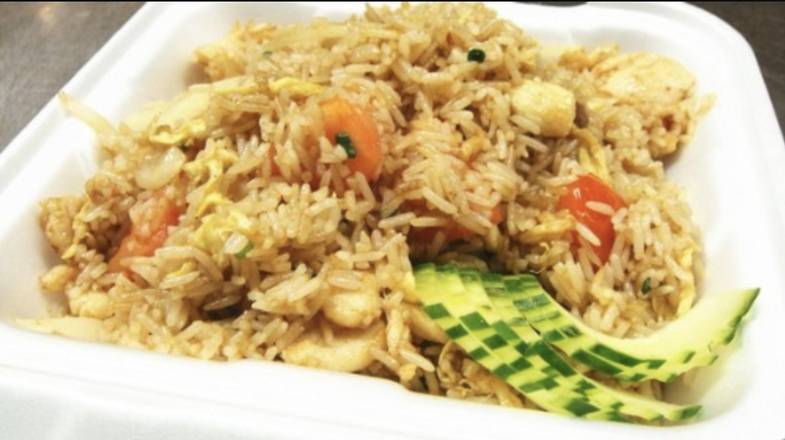 Order Fried Rice with Chicken food online from Hometown Chinese Restaurant store, Bryan on bringmethat.com
