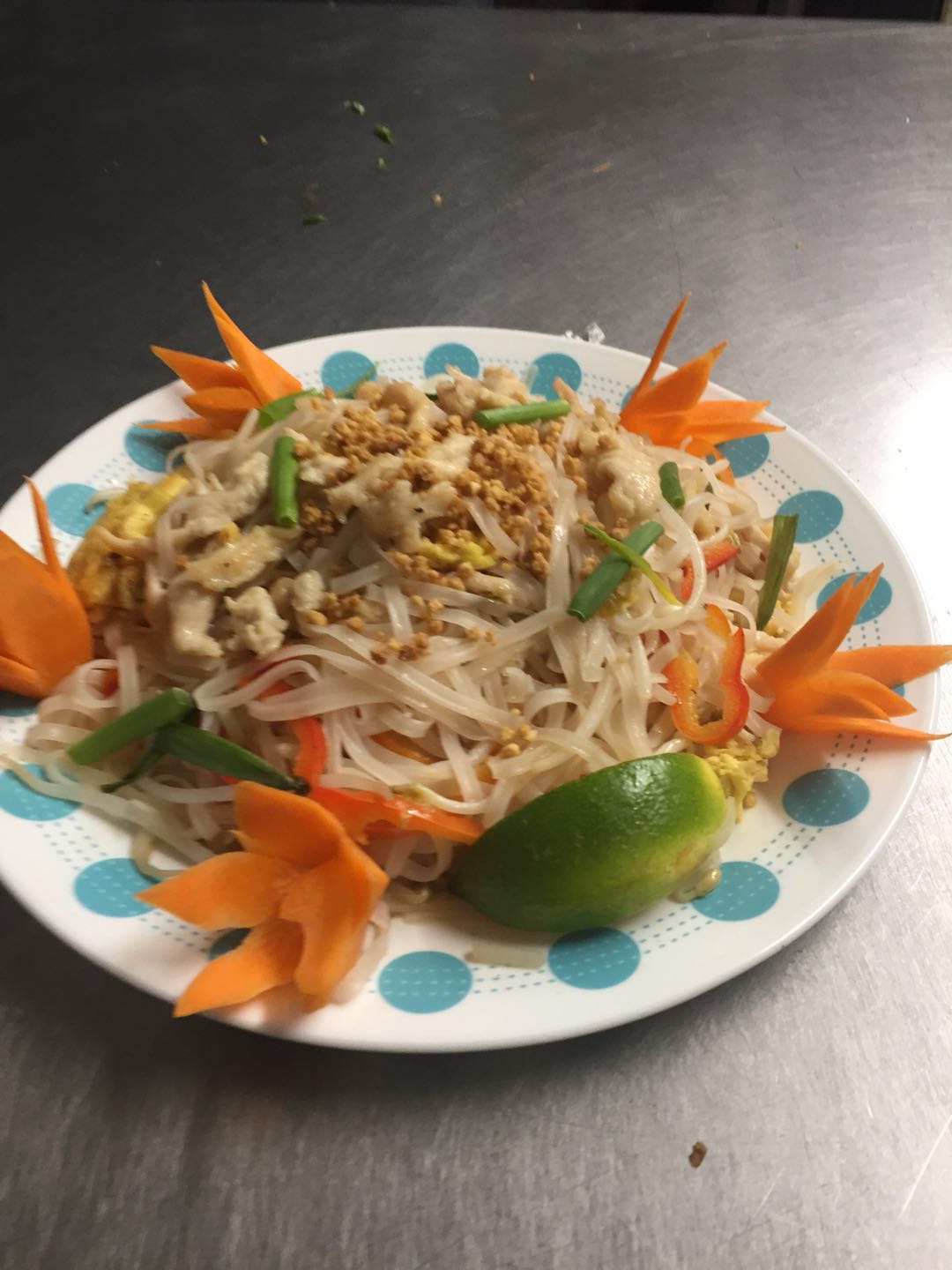 Order 39. Chicken Pad Thai food online from Chin's Kitchen store, Alexandria on bringmethat.com