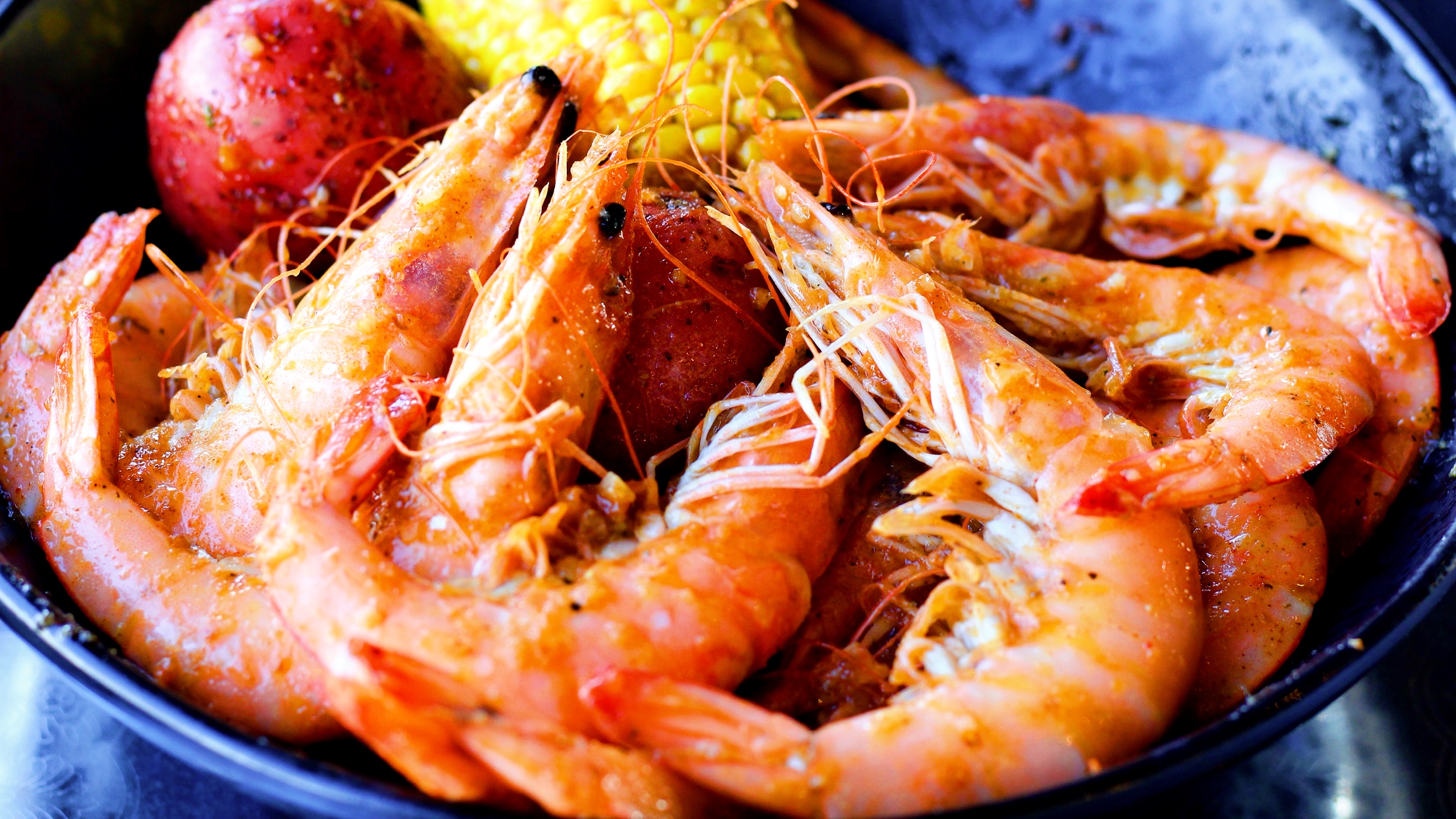 Order M6. Shrimp (Head On) (1Lb) food online from Captain King Seafood City store, Memphis on bringmethat.com