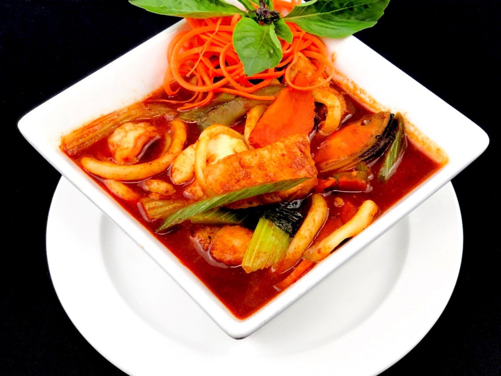 Order Seafood Curry food online from Malee's Thai Bistro on Main store, Scottsdale on bringmethat.com