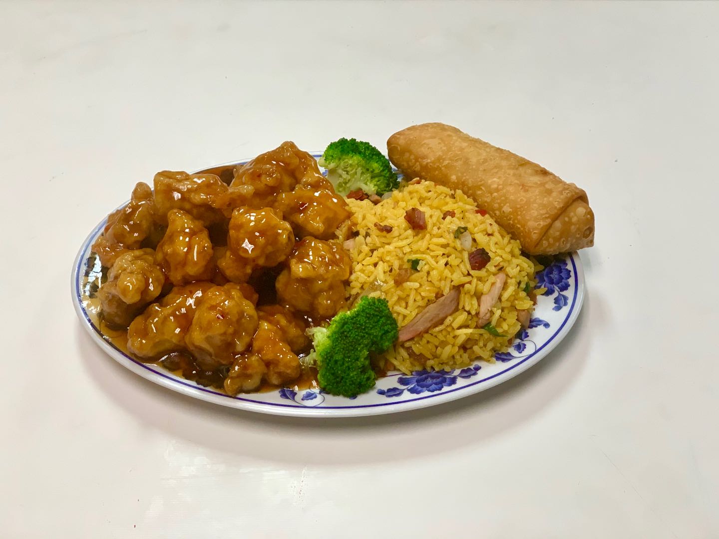 Order C14. General Tso's Chicken Dinner Combo Platter food online from Ten-Tan store, New York on bringmethat.com