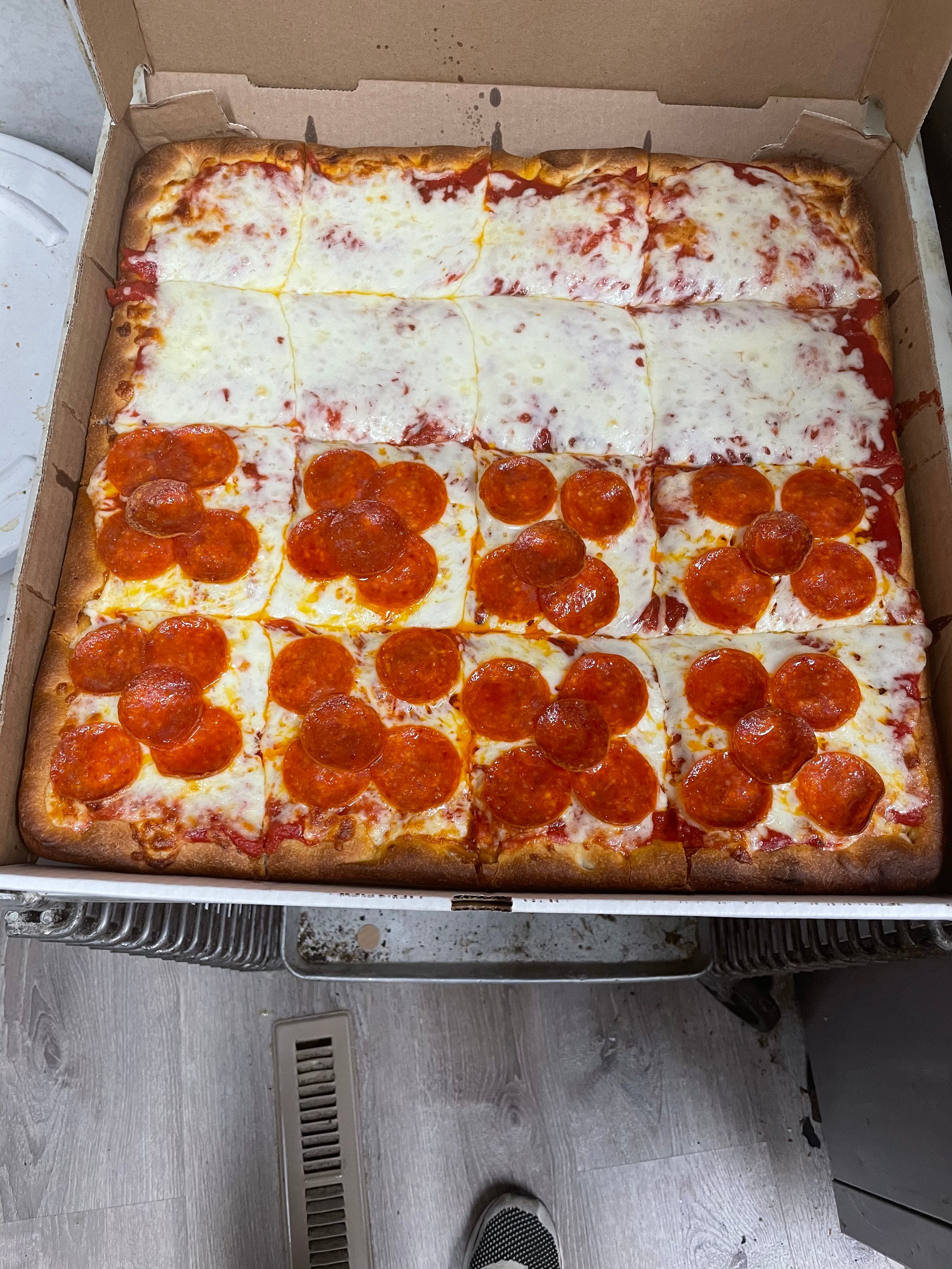 Order Sicilian Cheese Pizza - 16" food online from Amici Vicinato store, Lafayette Hill on bringmethat.com