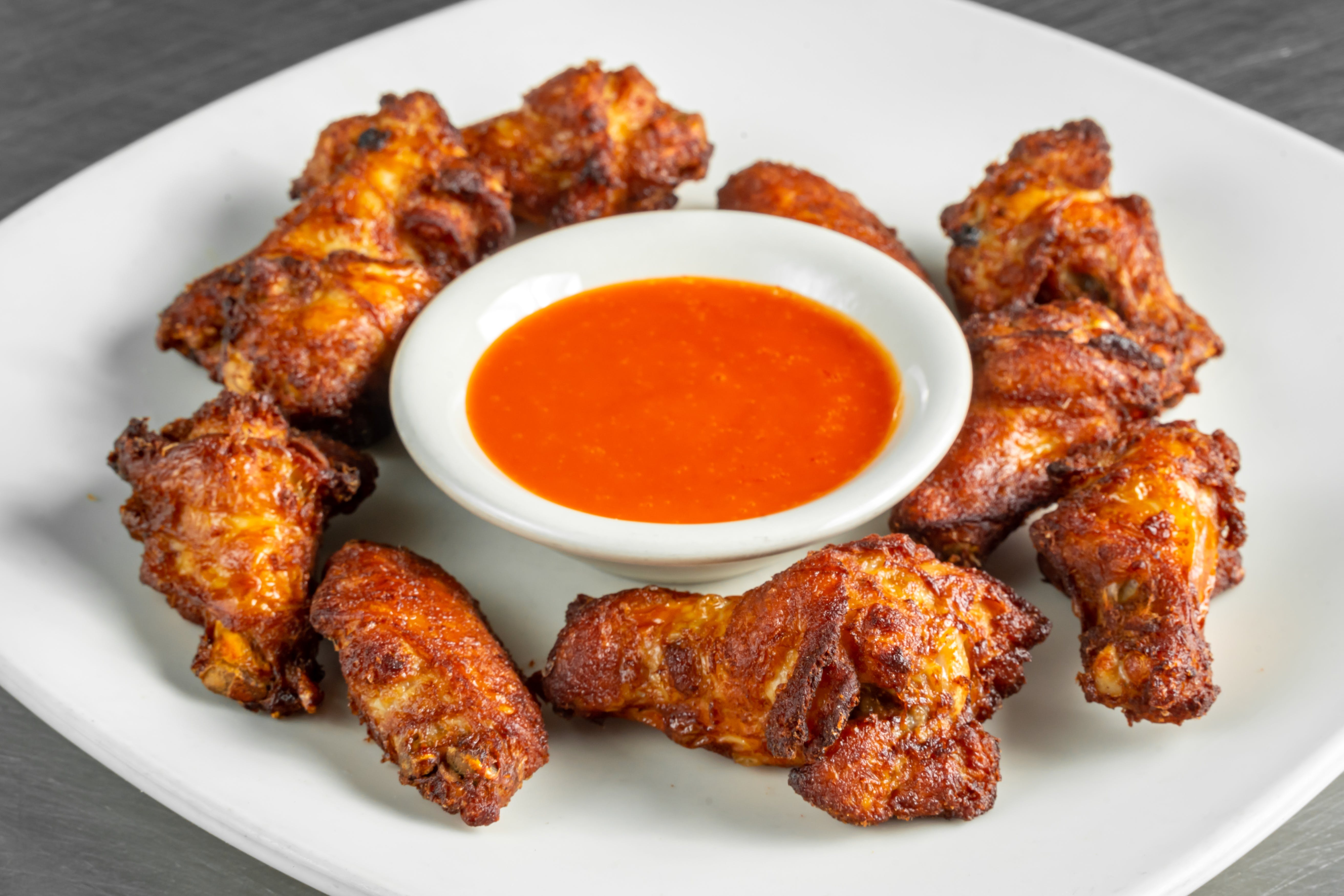 Order Wings - 10 Pieces food online from Joe's Pizza Pasta & Subs store, Justin on bringmethat.com