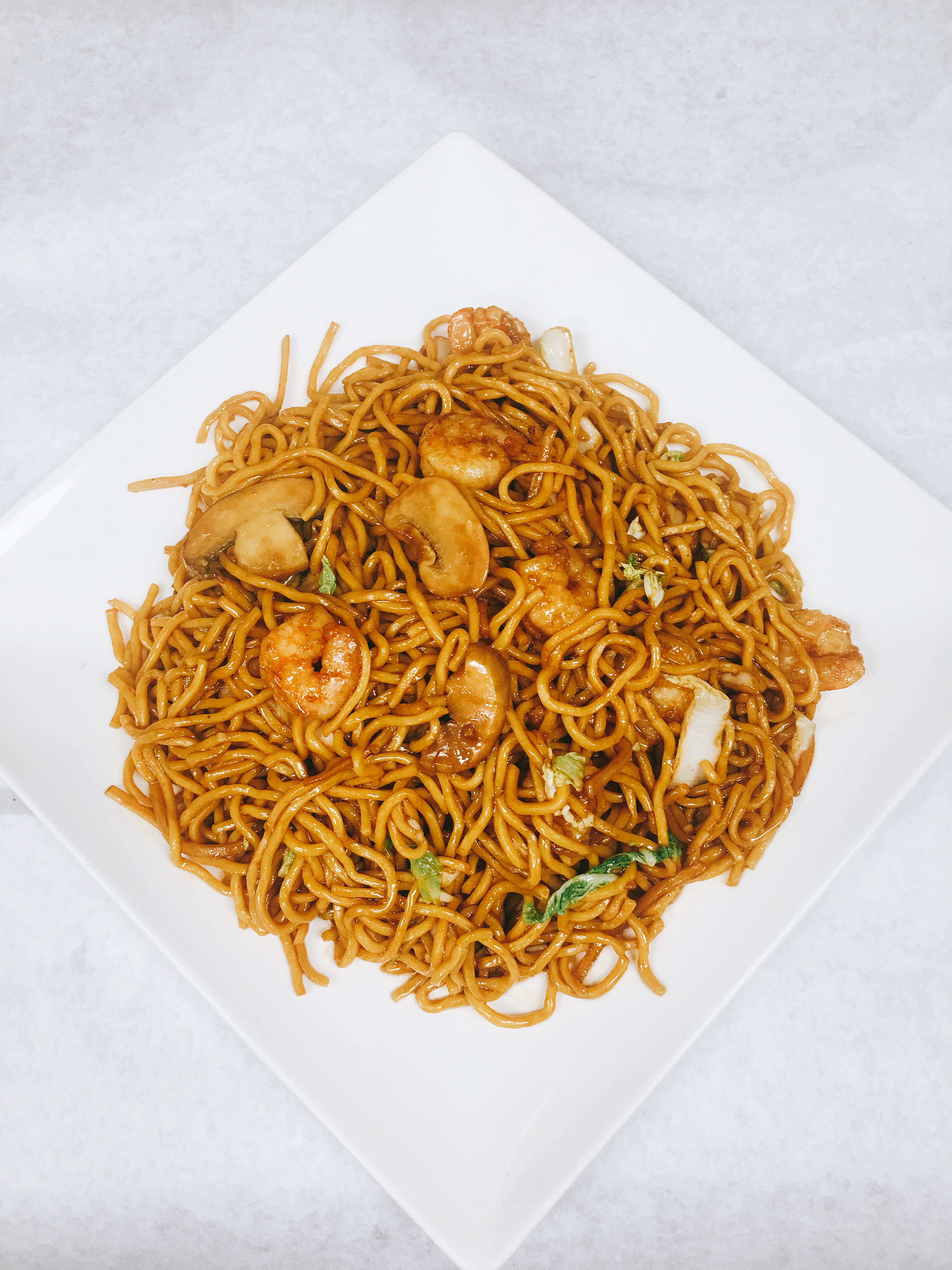 Order Lo Mein food online from Pearls Chinese Restaurant store, New York on bringmethat.com