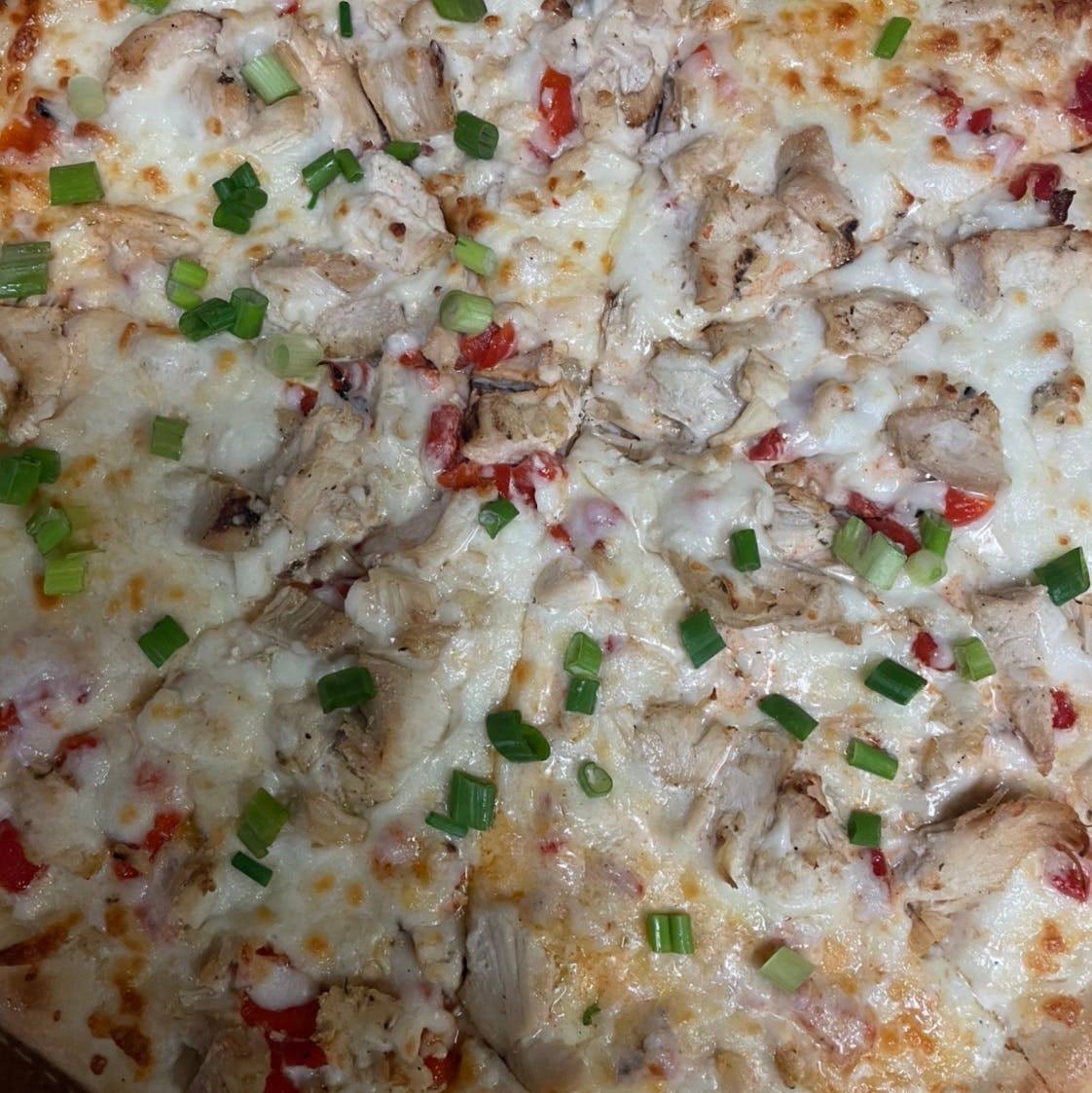 Order Spicy Romano Chicken Pizza - 10'' (6 Slices) food online from Casa Nostra Italian Cuisine store, Greeneville on bringmethat.com