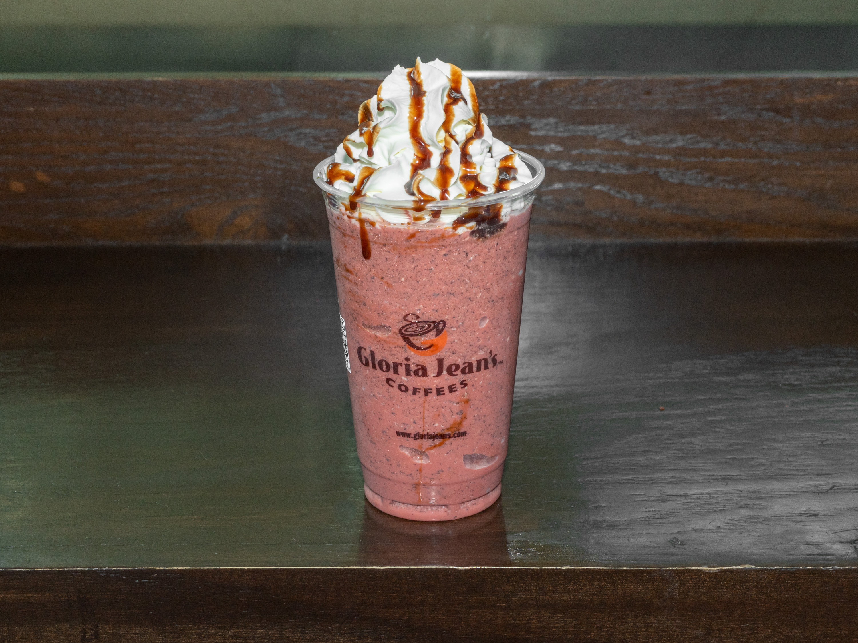 Order Red Velvet Cookie Chiller food online from Gloria Jean's Coffee Bean store, Youngstown on bringmethat.com