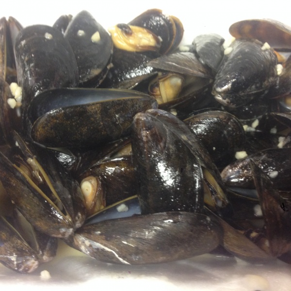 Order 404. Black Mussels Steamed (1 Lb) food online from Philly Seafood store, Philadelphia on bringmethat.com