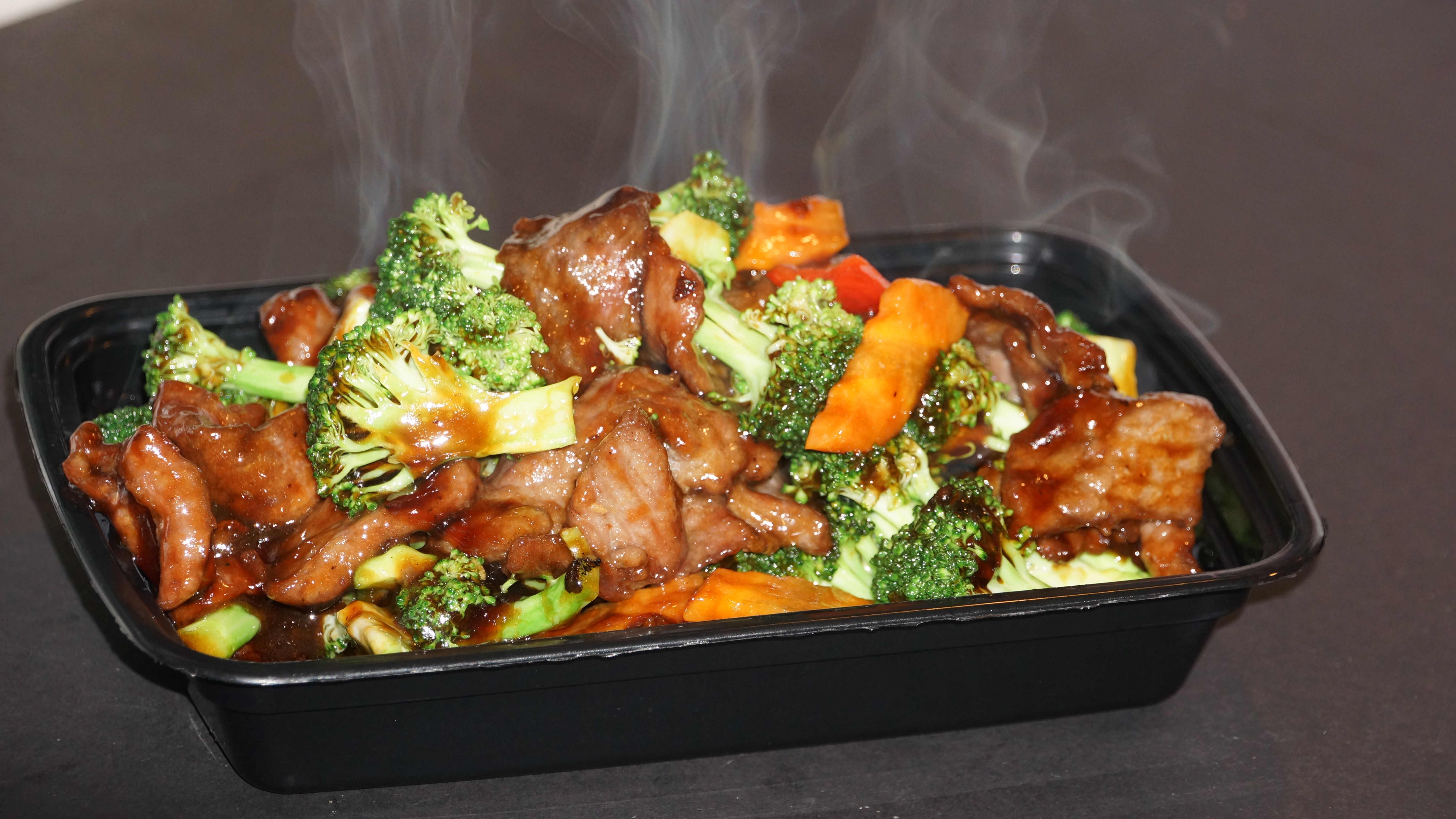 Order 34. Beef with Broccoli food online from Mandarin Chinese Cuisine store, Covina on bringmethat.com