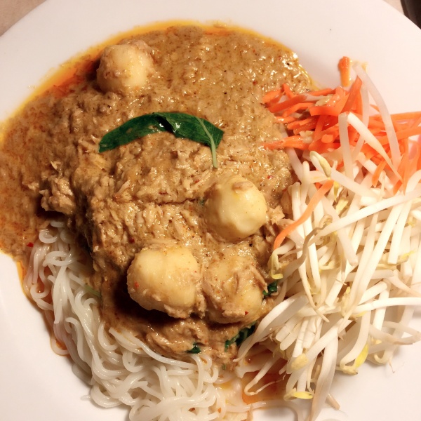 Order 9. Kha Nom Chin Nam Ya food online from Melanee Thai store, Los Angeles on bringmethat.com