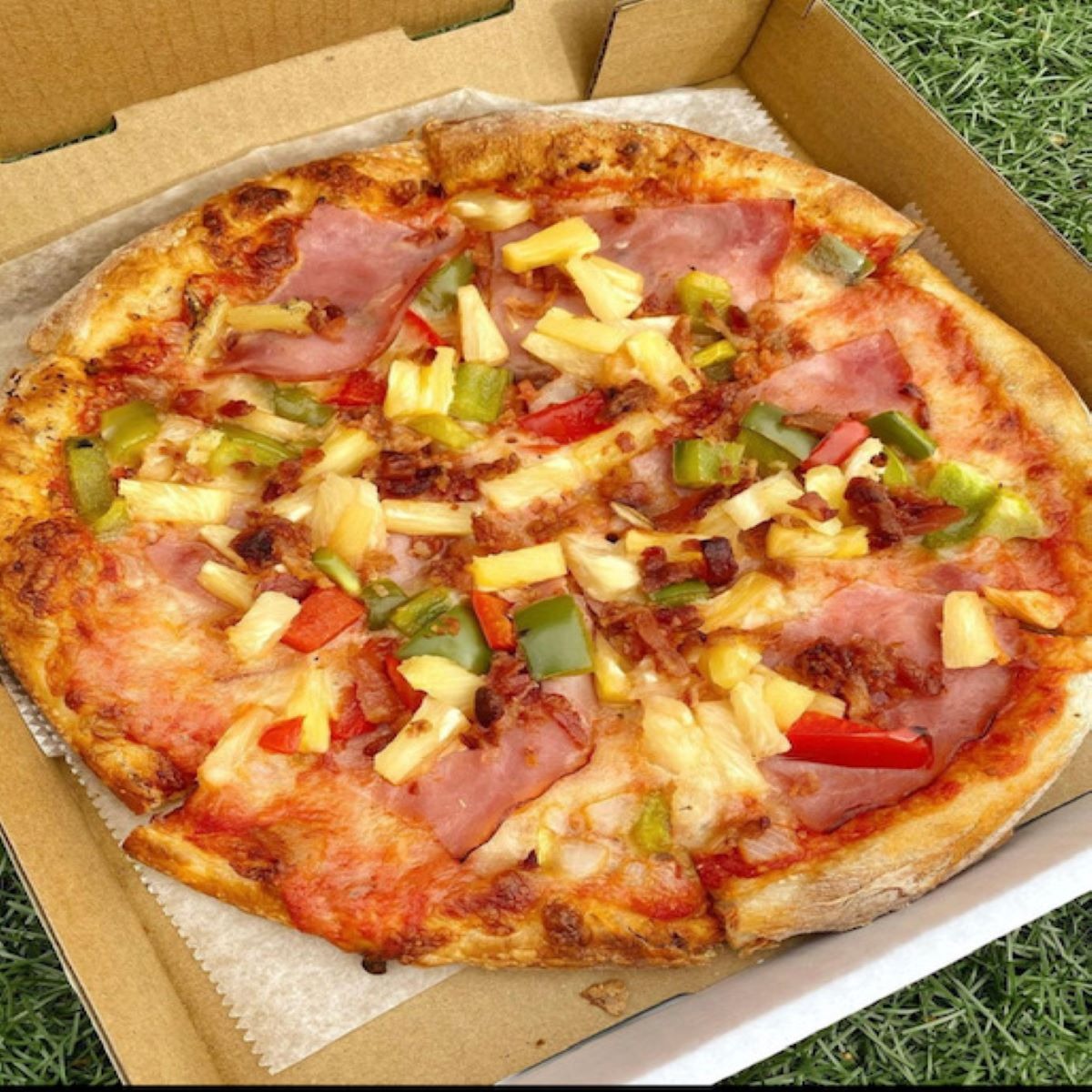Order The Honolulu Pizza food online from Metro Pizza store, Las Vegas on bringmethat.com