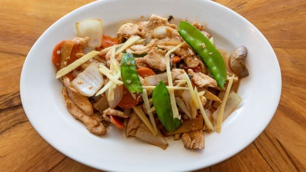 Order 25. Ginger Stirfry food online from Peppers Thai Cuisine store, Palm Desert on bringmethat.com